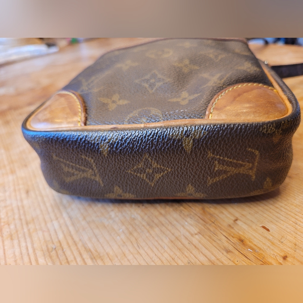 Louis Vuitton Danube Leather Handbag - Picture 4 of 5